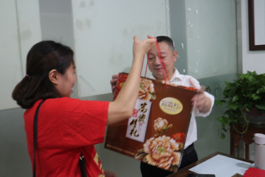 又是中秋月圓時，情系員工送祝福！
